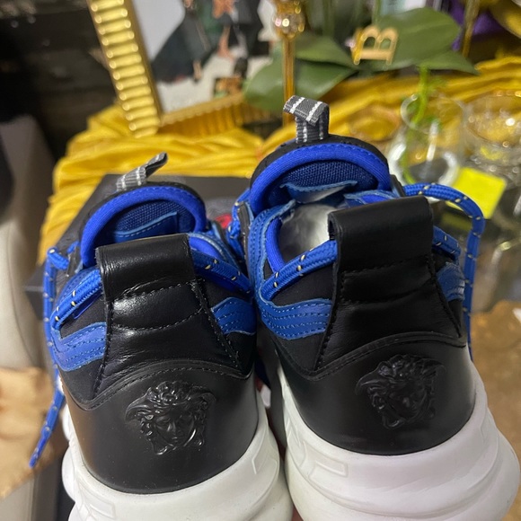 💯% authentic ❤️versace sneaker perfect like brand new with box - Picture 2 of 11